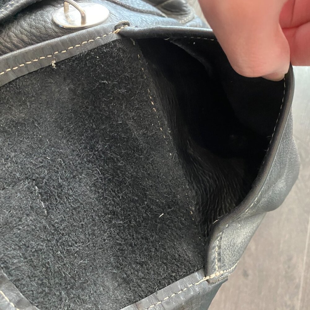VINTAGE ROOTS LEATHER BACKPACK BLACK PREOWNED - Picture 10 of 16